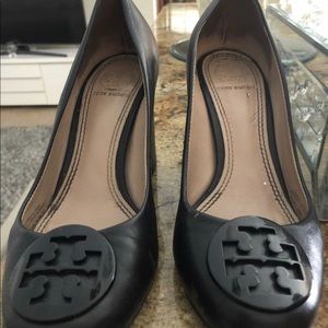 Black Tory Burch 6 1/2 pump closed toe shoe